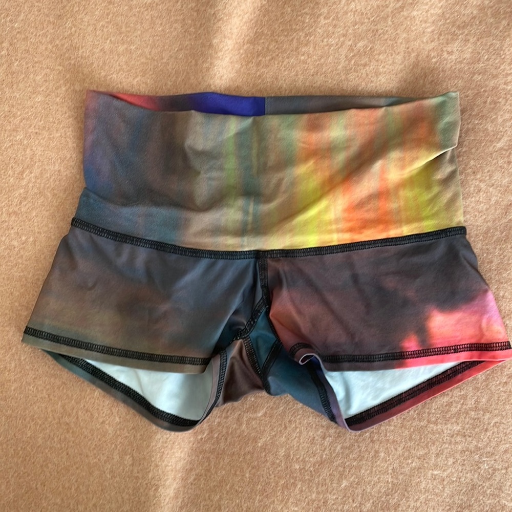 Teeki clouds sun shorts xs